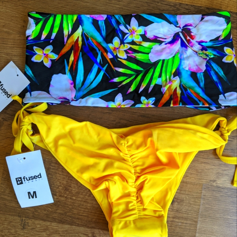 TROPICAL VIBES PUAKO TOP
